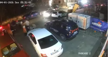 Stire din Eveniment : Bărbat reținut de jandarmi după ce a lovit o femeie cu un ATV, laângă Târgul de Crăciun din Lazu