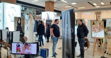Rochii de mireasă de lux, bijuterii de mii de euro și limuzine de epocă, la Târgul pentru nunți - 3
