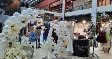 Rochii de mireasă de lux, bijuterii de mii de euro și limuzine de epocă, la Târgul pentru nunți - 4