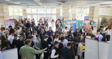 În absența orientării școlare, hai cu pliante! Record de vizitatori la Edu-Campus - 7