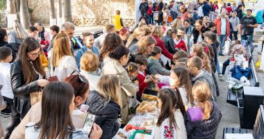Stire din Cultură-Educație : Târg de toamnă la Școala Gimnazială nr. 30 „Gheorghe Țițeica”