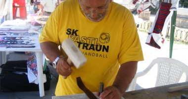 Stire din Cultură-Educație : Povești de prin târgul meșterilor populari