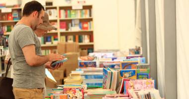 Stire din Cultură-Educație : Târg de carte,  pe faleza de la Cazino
