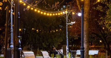 Stire din Social : SE DESCHIDE târgul de Crăciun, la Constanţa. Căsuţe cu produse tradiţionale, patinoar şi multe luminiţe