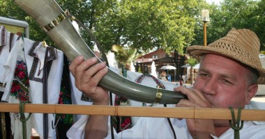 Meșterii populari ocupă, de azi, Piața Ovidiu - 8