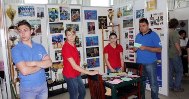 Stire din Cultură-Educație : Ce clase și câte locuri au pregătit liceele constănțene pentru viitorii boboci