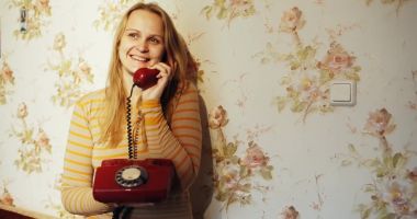 Stire din Economie : De azi vorbiţi mai ieftin la telefonul fix!