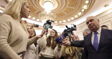 Stire din Politică-Administrație : Angajații de la Senat protestează, din nou, față de concedierile anunțate: „Ni se întâmplă o nedreptate”
