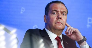 Stire din Actualitate : Dmitri Medvedev ameninţă că livrările de arme către Kiev riscă să conducă la o catastrofă nucleară globală