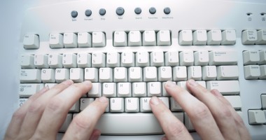 Stire din Eveniment : Doi tineri din București, reținuți pentru achiziționare frauduloasă de produse electronice