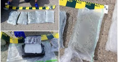 Stire din Eveniment : Tată şi fiu, prinşi în flagrant când ridicau două colete cu droguri de 70.000 de euro