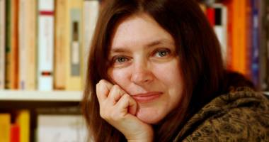 Stire din Politică-Administrație : Scriitoarea Tatiana Niculescu Bran, noul purtător de cuvânt al lui Iohannis