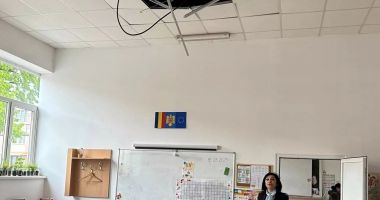 Stire din Eveniment : Doi elevi răniţi, după ce tavanul din clasă s-a prăbuşit peste ei