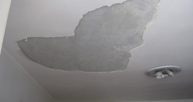 Le-a căzut tavanul în cap! - 2