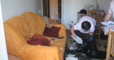 Le-a căzut tavanul în cap! - 3
