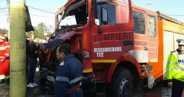 UPDATE. ACCIDENT RUTIER GRAV ÎN CONSTANȚA. Pompieri ÎNCARCERAȚI într-o autospecială / Galerie foto - 3