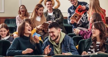 Stire din Cultură-Educație : Universitățile sunt obligate să anunțe taxele de studii odată cu publicarea ofertei educaționale