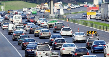 Stire din Actualitate : Taxă auto mai mare pentru șoferii care circulă cu mașini vechi prin Europa