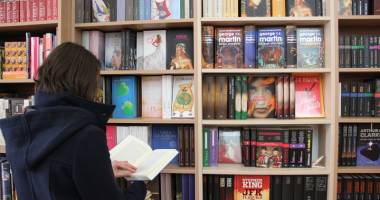 Stire din Cultură-Educație : Cultura, cu coliva la cap. O taxă criminală!