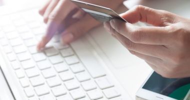 Stire din Social : Taxa pentru buletin, achitată online pentru a evita aglomerația