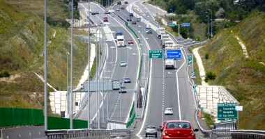 Stire din Eveniment : Șoferi, plătiți tariful de trecere peste podul de la Fetești!