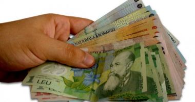 Stire din Economie : Ce taxe şi impozite se măresc de la 1 august. Pentru ce vom scoate mai mulţi bani din buzunar
