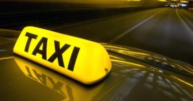 Stire din Eveniment : Taximetrist acuzat că a păcălit un turist de 90 de ani. Suma uriașă plătită de bătrân pentru o cursă