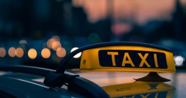 Stire din Eveniment : Taximetrist jefuit şi înjunghiat de un client. Agresorul, un bărbat de 30 de ani, a fost prins