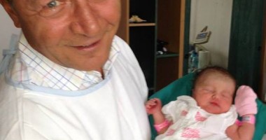 UPDATE / Președintele României a primit "nobilul titlu de bunic". Iată prima fotografie cu fetița Elenei Băsescu - 2