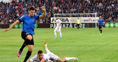 Stire din Sport : FC Viitorul merge după trei puncte la Mediaș