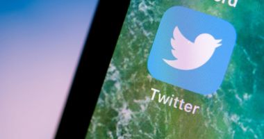 Stire din Tehnologie : Twitter a suprimat un cont care publica anticipat răspunsurile corecte la jocul de cuvinte ''Wordle''