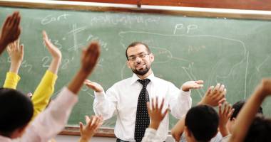 Stire din Cultură-Educație : Și o veste bună - cresc salariile în învățământ