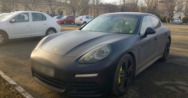 Stire din Eveniment : Țeapă de zeci de mii de euro. A cumpărat un Porsche furat