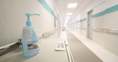 Stire din Eveniment : Țeapa luată de patru asistente, după ce au dat șpagă de mii de euro unui impostor, pentru a se angaja într-un spital