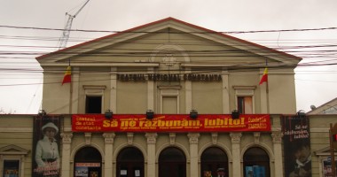 Stire din Cultură-Educație : Cultura constănțeană ia vacanță! Spectatorii merg la plajă