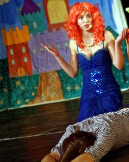 Stire din Cultură-Educație : "Mica sirenă"  își dă întâlnire cu copiii  la teatru  săptămâna aceasta