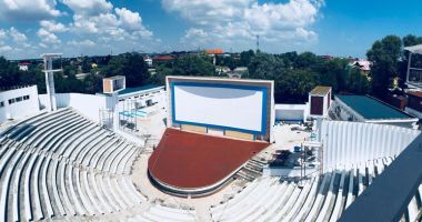 Stire din Diverse : BTT a redeschis Teatrul de Vară  din Costinești