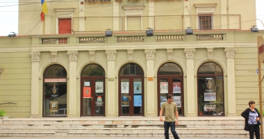 Stire din Cultură-Educație : Teatrul de Stat Constanța și-a aniversat cinci actori luna aceasta