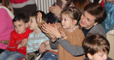 Stire din Cultură-Educație : Premieră la Teatrul "Căluțul de mare". "Șoricelul Kiți-Kiț" intră în repertoriu