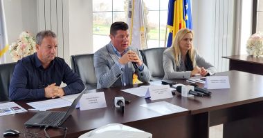 Stire din Politică-Administrație : Renovarea Teatrului de Vară "Jean Constantin" din Techirghiol a ajuns la final. "Putem spune că actorul are acum o casă, aici, unde s-a născut"