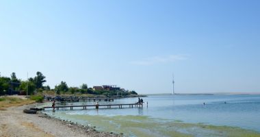 Alertă la Techirghiol! O persoană pluteşte pe lac