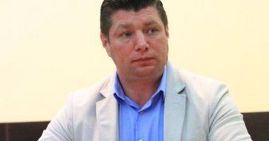 Stire din Politică-Administrație : Copaci toaletaţi, reţea de gaze şi luminiţe de Crăciun în oraşul Techirghiol