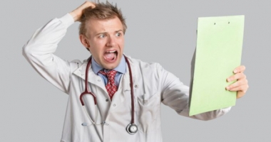 "Te duci la medic și, fix după 5 minute, te scoate în drum"