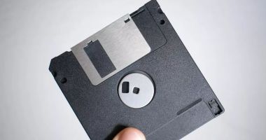 Stire din Tehnologie : Obiectele anilor ’90: Copiii din ziua de azi nu au auzit de floppy disk