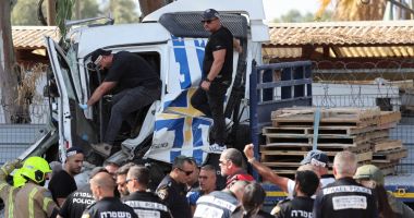 Stire din Actualitate : Atac terorist lângă Tel Aviv! Zeci de răniți, după ce un camion a intrat într-o stație de autobuz