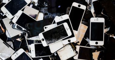 Stire din Actualitate : Anglia, terorizată de o bandă de români: Zeci de magazine de telefoane mobile, jefuite