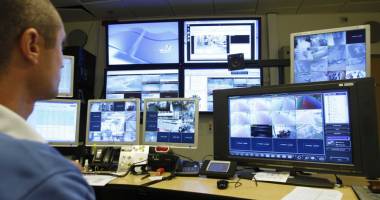 Stire din Actualitate : Scandal  de amploare! Telefoane piratate și atacuri informatice