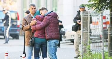 Stire din Sănătate : Specialiștii MedLife consiliază gratuit victimele incendiului din Club Colectiv