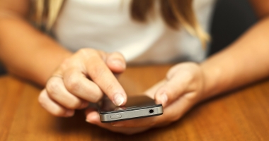 Stire din Eveniment : Propunerea unui șef IPJ: "Fără telefoane mobile în școli"