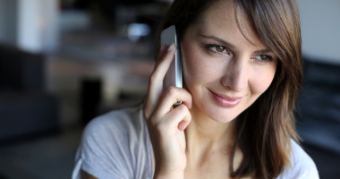 Premieră: mai multe abonamente la telefonie mobilă, decât cartele preplătite active